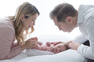 Eltern mit neugeborenem Baby